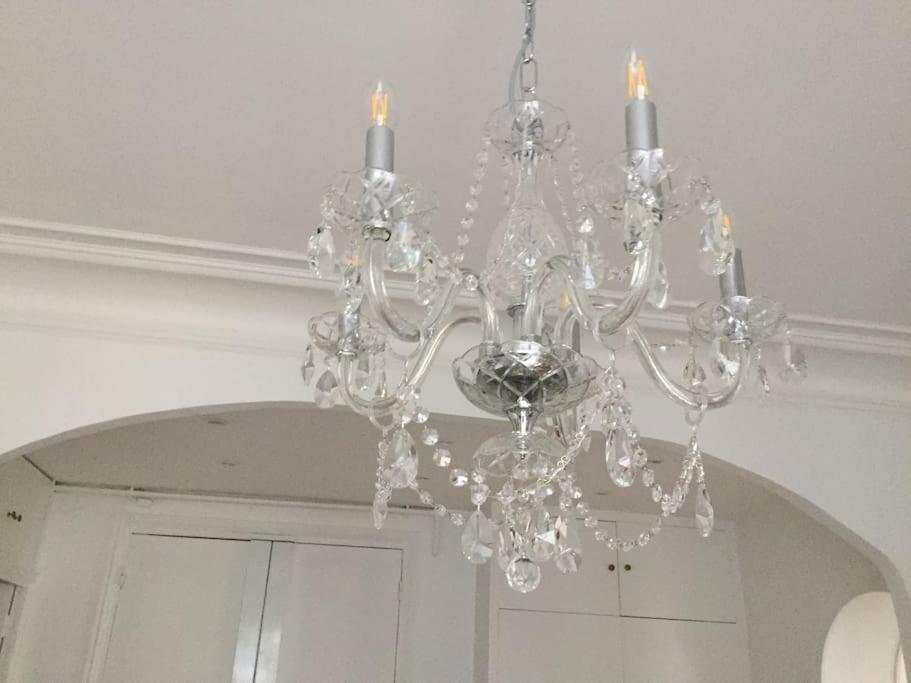 Elegant 4-room Near Arc De Triomphe And Palais Des Congres Apartment Paris
