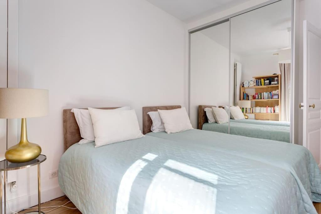Elegant 4-room Near Arc De Triomphe And Palais Des Congres Apartment *