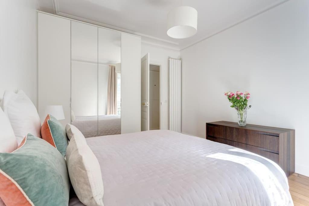 Appartement Elegant 4-room Near Arc De Triomphe And Palais Des Congres Paris
